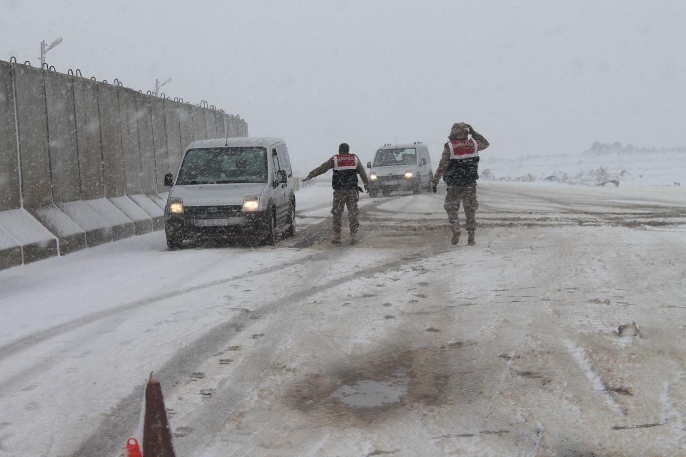 Viranşehir-Diyarbakır yolu trafiğe kapatıldı
